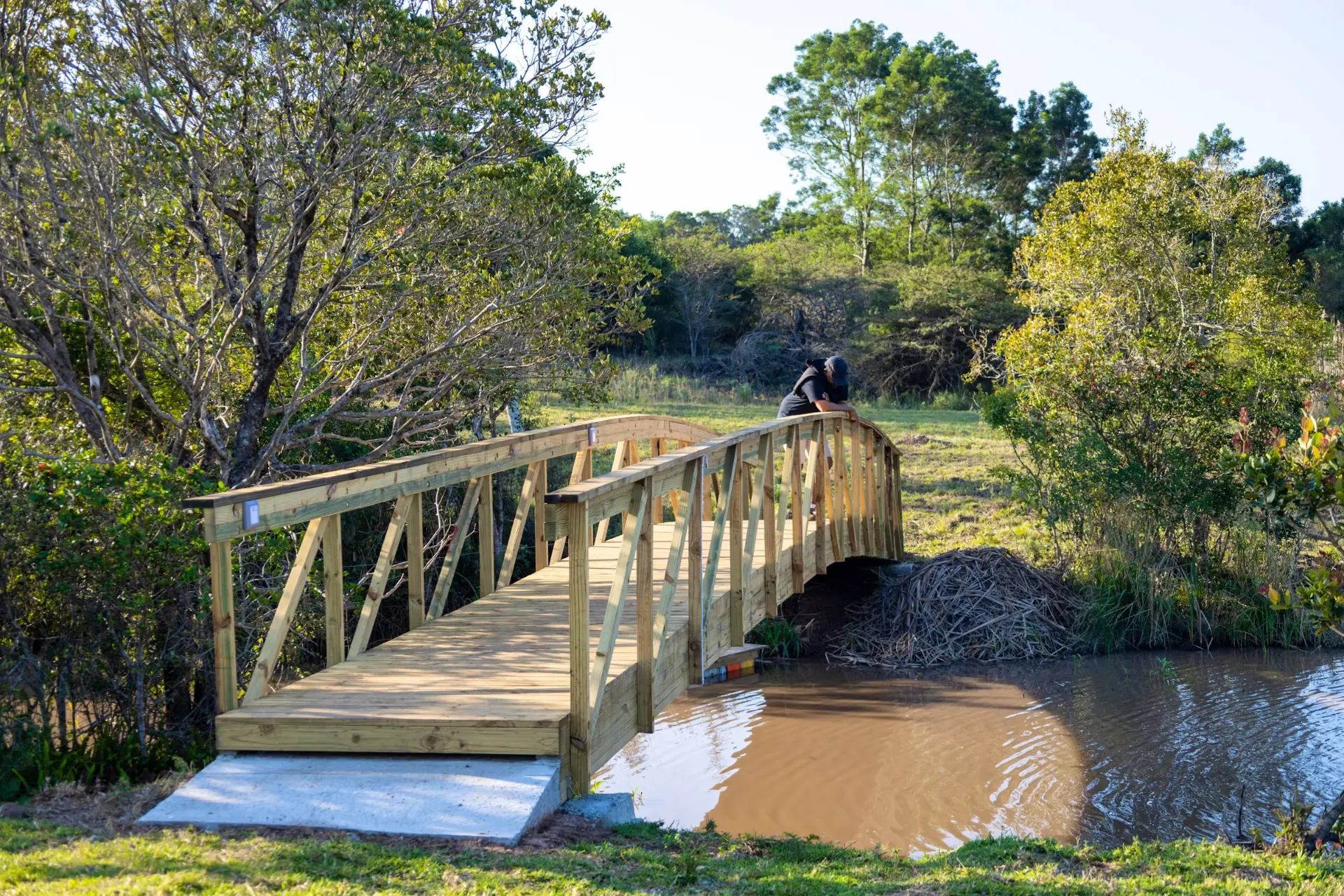 Timber arched bridge crossing the dam at Ndinga Valley
